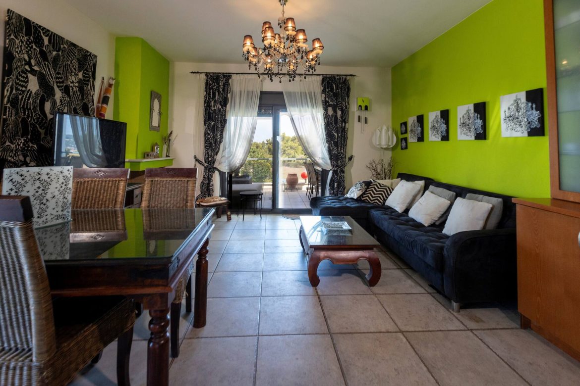 Crystal Pool Apartment by Booking Kottas