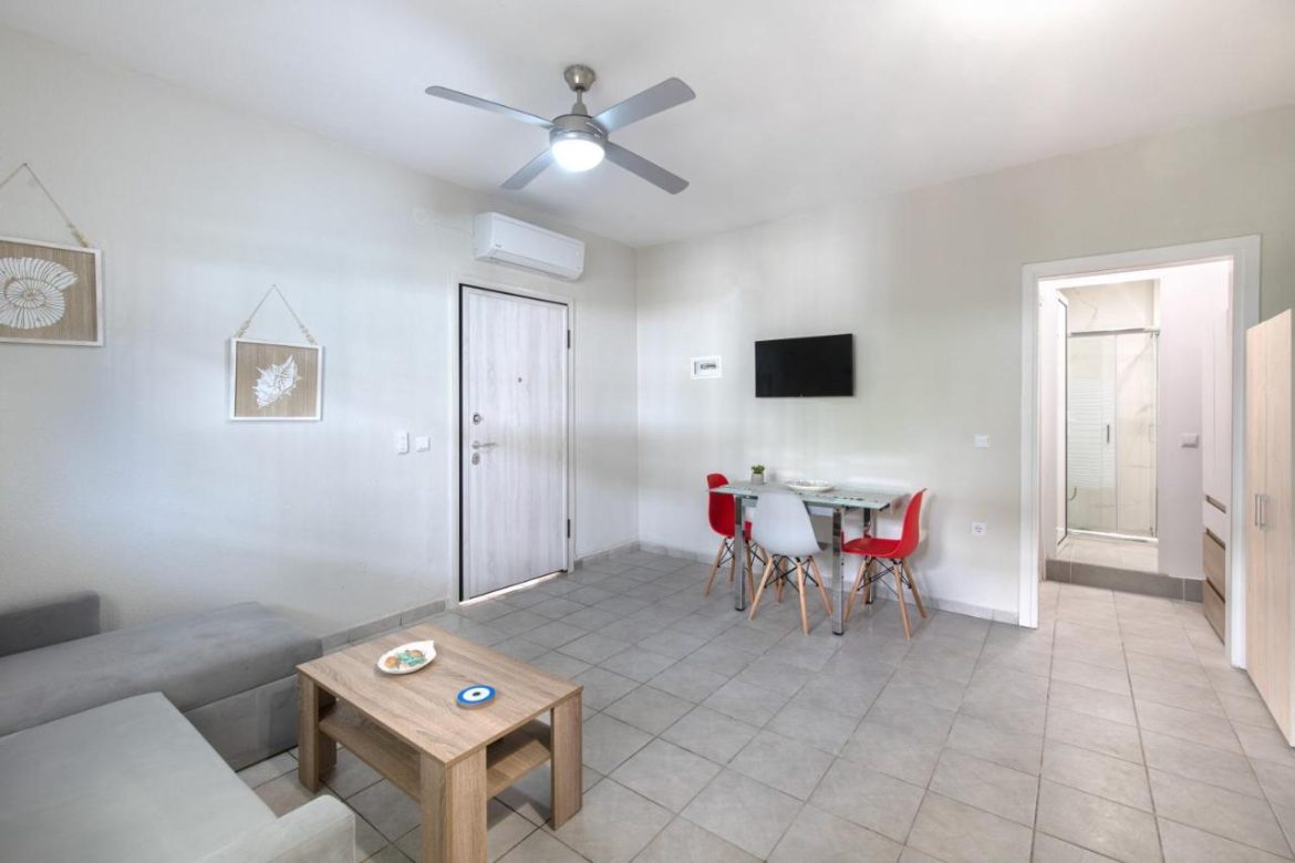 N&J Apartment 2 by Booking Kottas