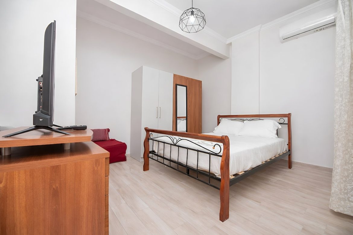 Rebuild Sweet Home – Charilaou, Metro at 500m